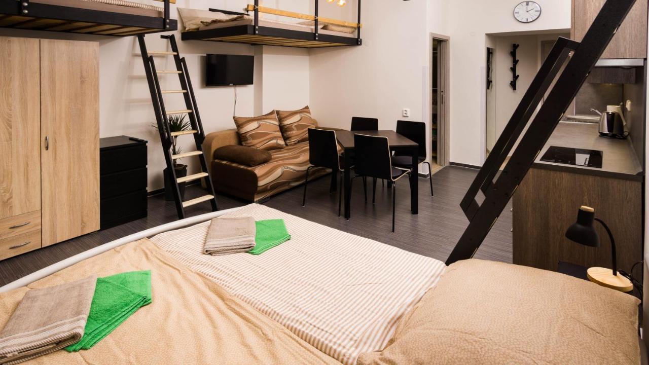 Flying Bed Apartment Close To Prague Castle And Airport Zewnętrze zdjęcie